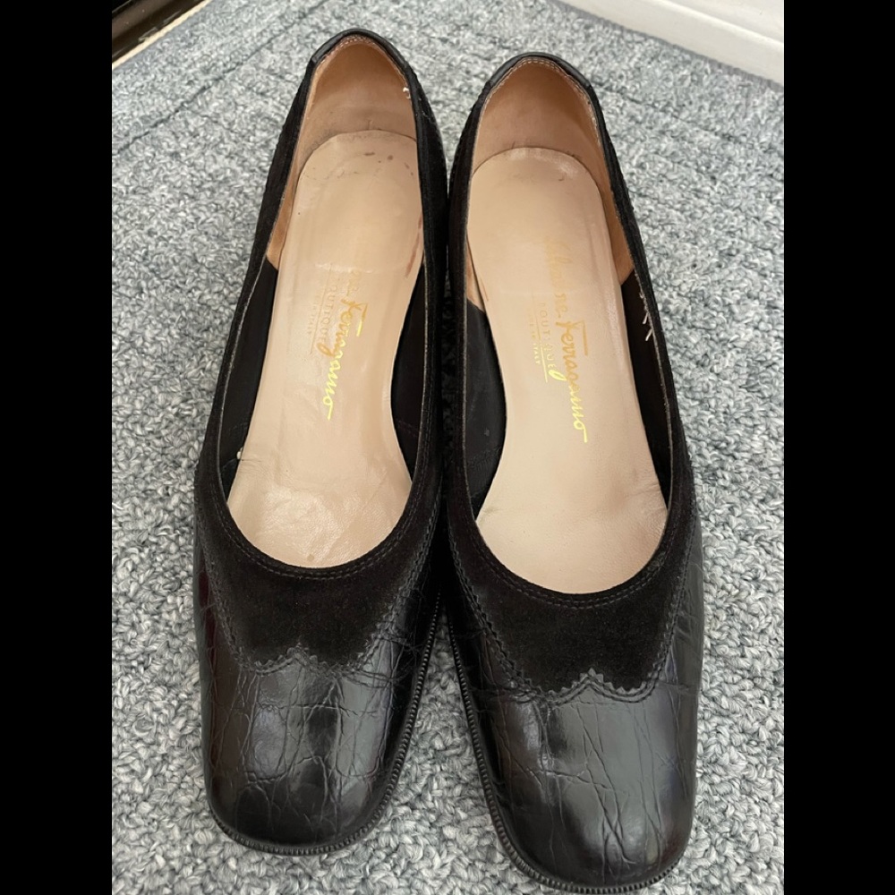 Ferragamo pump shoes
